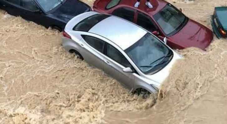 طقس العرب: زخات رعدية غزيرة تبدأ