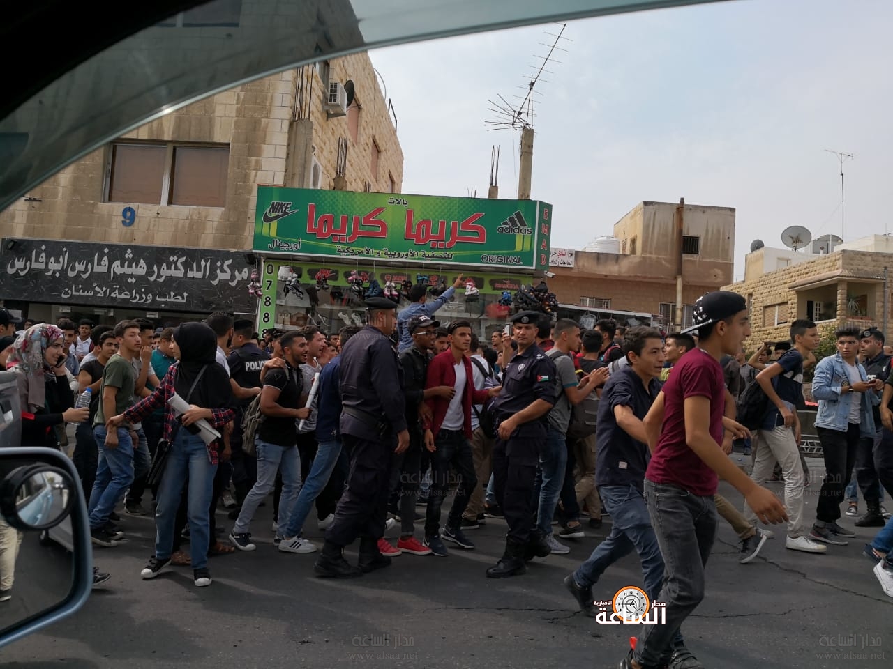 طلبة التوجيهي يعتصمون في اربد