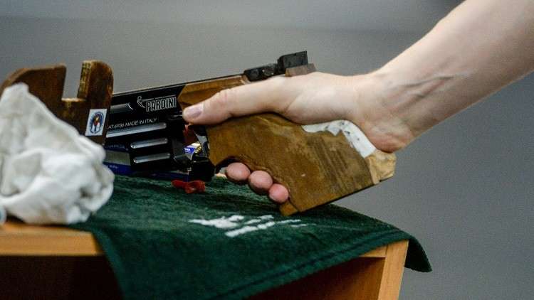 مراهق يطلق النار على خمسة من