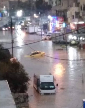 غرق محال تجارية وارتفاع منسوب المياه