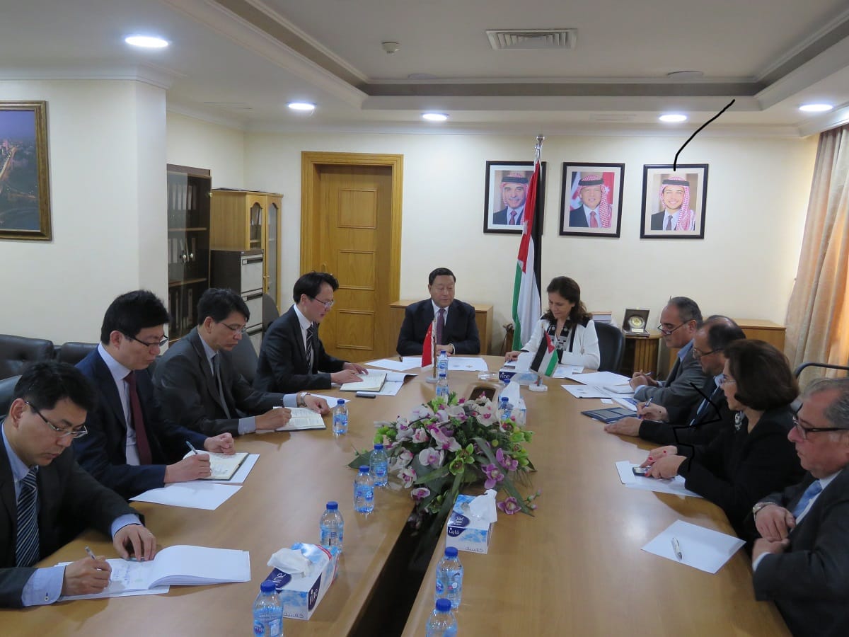 الأردن يبحث انشاء شبكة كهرباء عالمية