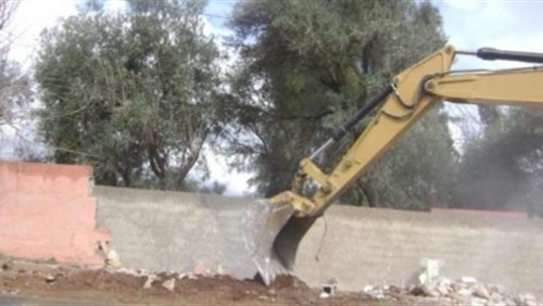 بلدية جرش تهدم سورا طوله 23