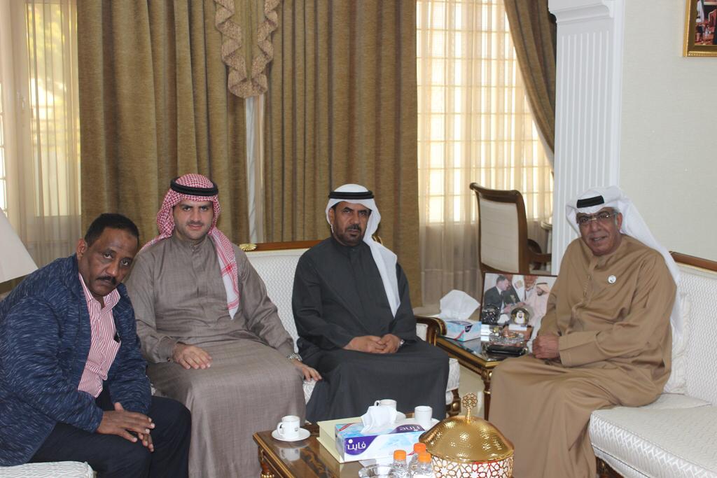 الشامسي يلتقي «جمعية الشارقة» وصرف مستحقات