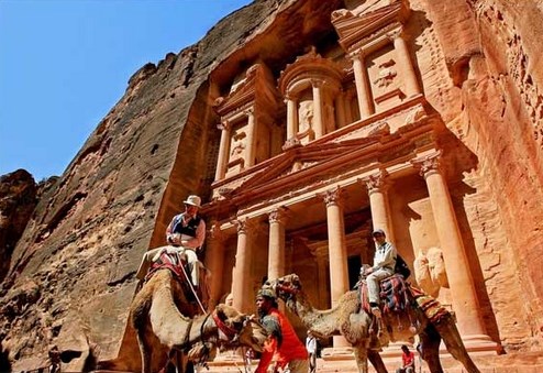 وفد السياحة الجورجي يزور إقليم البترا