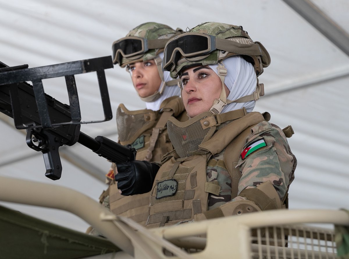 الملك مغردا: حفظكن الله