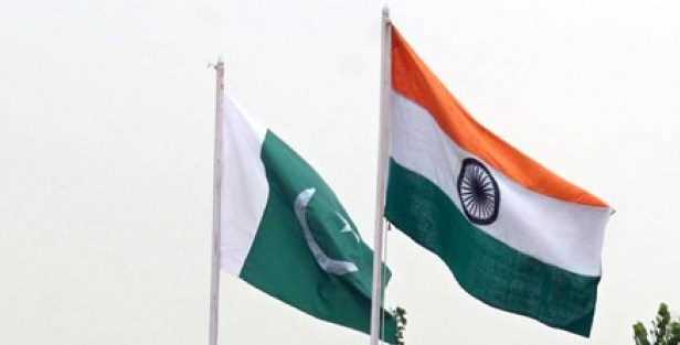 باكستان تفتح مجالها الجوي بالكامل مع