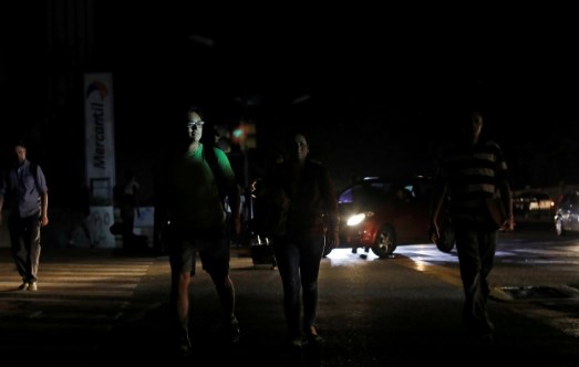 إغلاق المدارس وتعطيل العمل بعد انقطاع