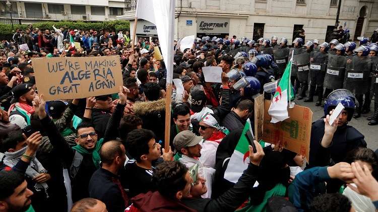 استقالة نواب من الحزب الحاكم في