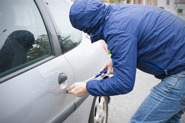 القبض على شخصين ارتكبا 18 قضية