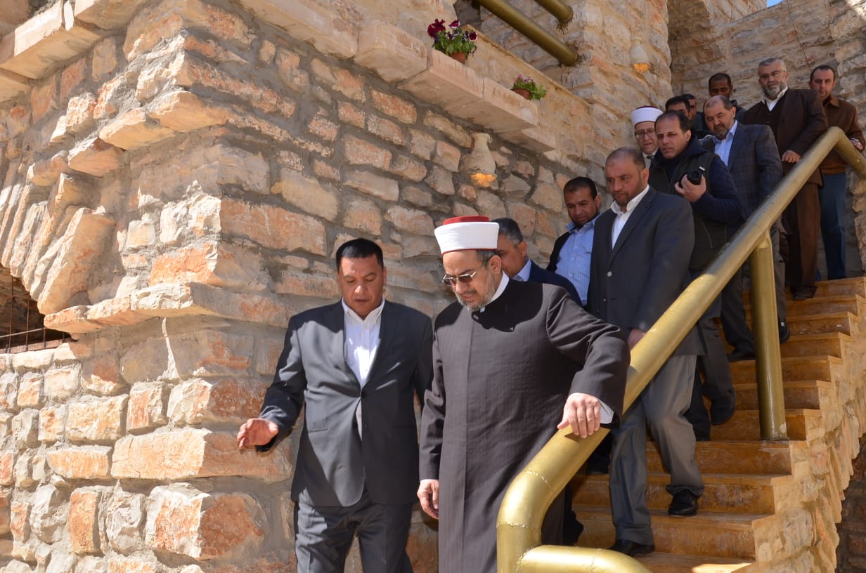 ابو البصل يفتتح مسجد أرض الرباط