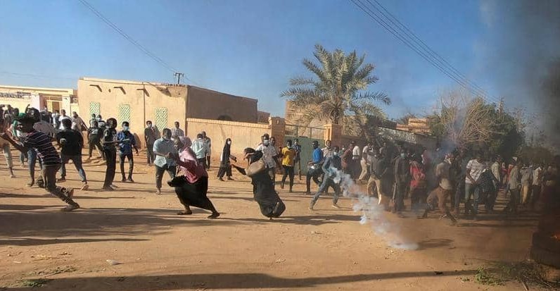 رغم عفو البشير.. 20 جلدة وشهر