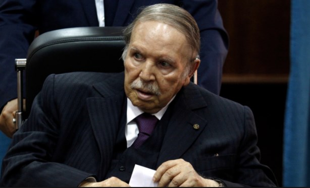 وصول طائرة بوتفليقة إلى مطار عسكري