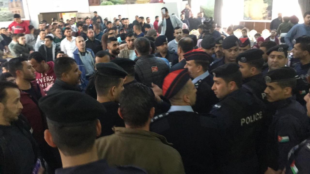 اهالي وسطية اربد يطالبون الوفد الحكومي