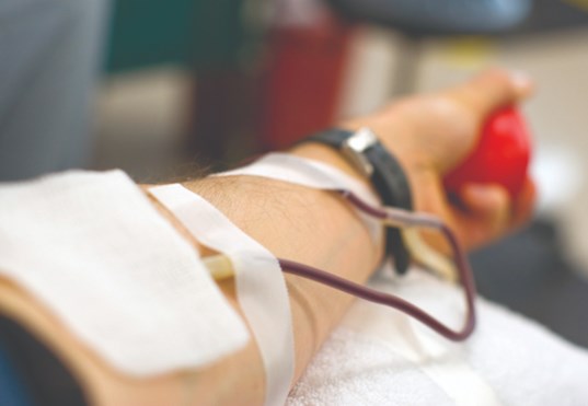 المباحث المرورية «تفاجئ» مسنا بعد دموعه..