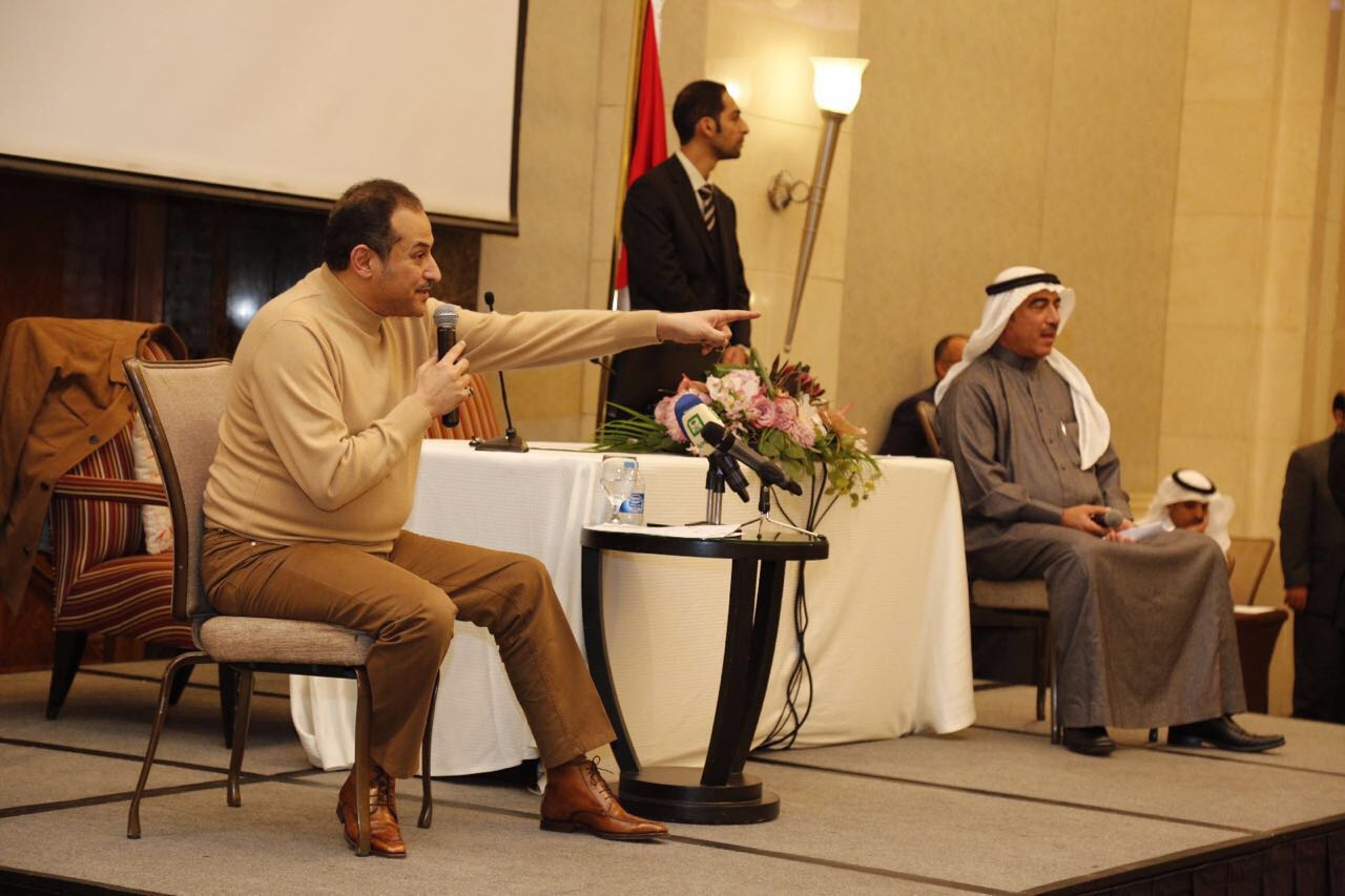 الأمير خالد يلتقي الطلبة السعوديين في