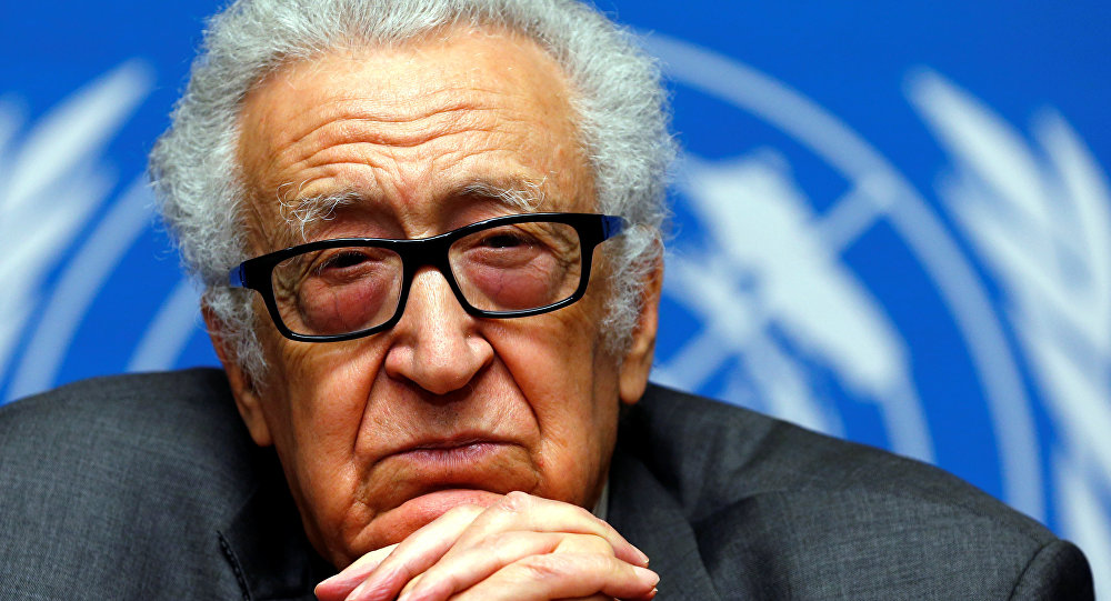 الأخضر الإبراهيمي ينفي أنباء تكليفه برئاسة