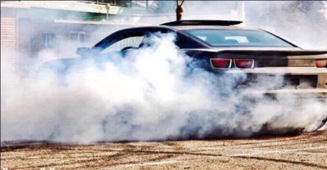 ضبط سائق مركبة كان يقوم بالتشحيط