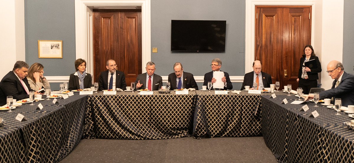 الملك يلتقي لجنة الشؤون الخارجية في