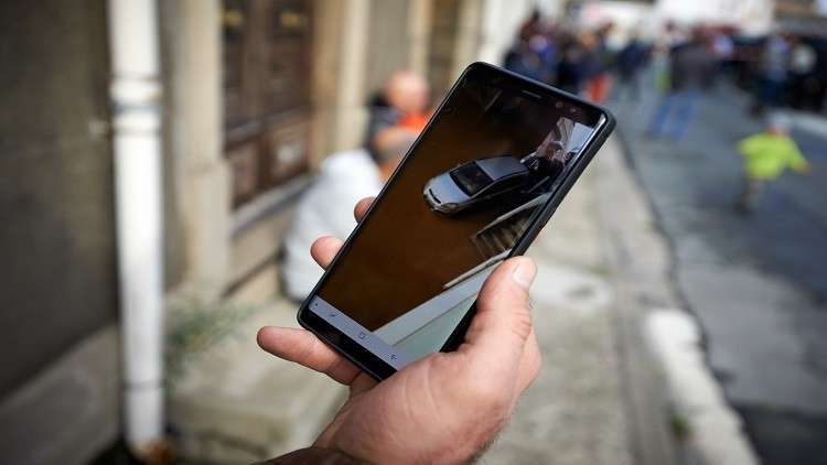 هاتف محمول ينقذ صاحبه من الموت