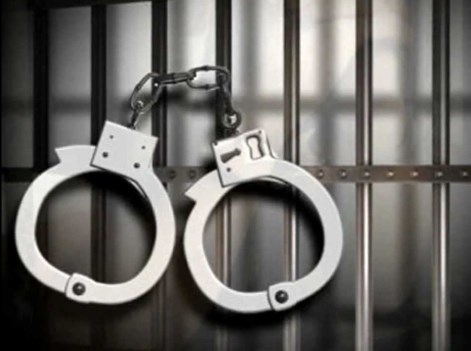 اعتقال 3 أشخاص من اعتصام أمام