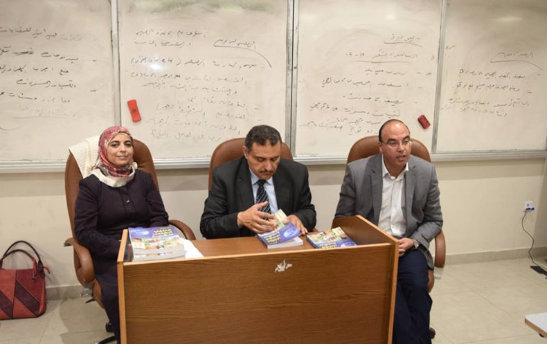 أمسية لمناقشة كتاب «التأمل الكامل للقمر»