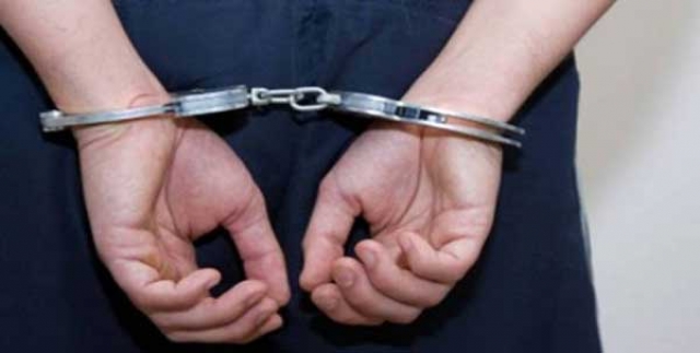 توقيف أصحاب محلات لبيعهم بضائع مهربة