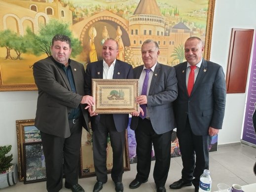 وفد من عمان الأهلية يزور بلديات