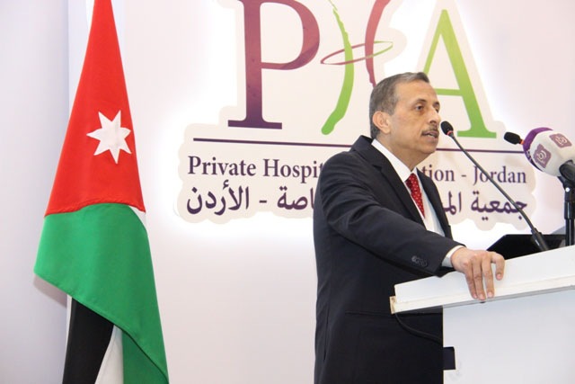 الحموري يرحب بتسهيل اجراءات دخول المرضى