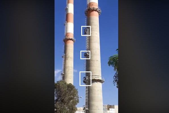 15 شابا يصعدون على مداخن الفوسفات