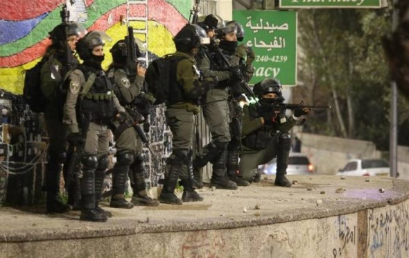 الاحتلال الاسرائيلي يعتقل 15 فلسطينيا وينصب