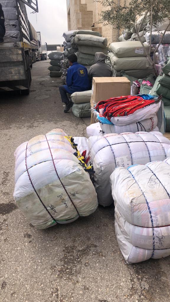 الجمــــارك تحبط تهريب ألبسة وفستق حلبي