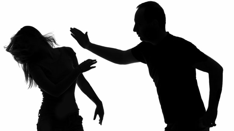 بسبب معاكسة.. ضابط مصري ينهي حياة