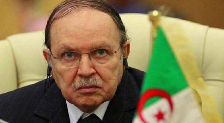 بوتفليقة يؤكد انه باق في الحكم