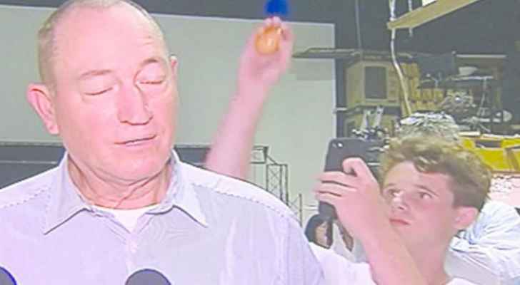 صبي البيض يقدم تبرعات وصلت إليه