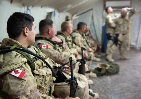 كندا تعلن تمديد مهامها العسكرية في