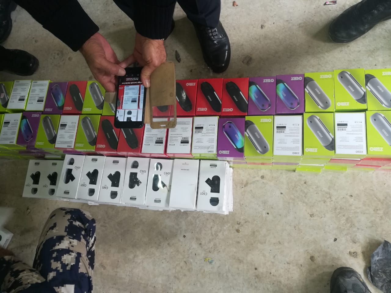 «الجمارك» تحبط تهريب 312 سيجارة الكترونية