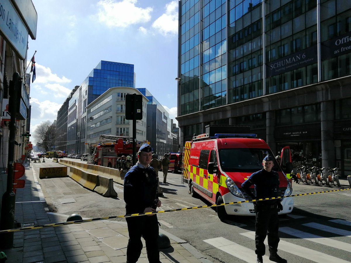 إجلاء 40 شخصا من محيط مبنى