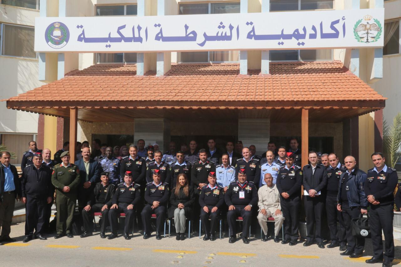 غنيمات تحاضر في أكاديمية الشرطة الملكية