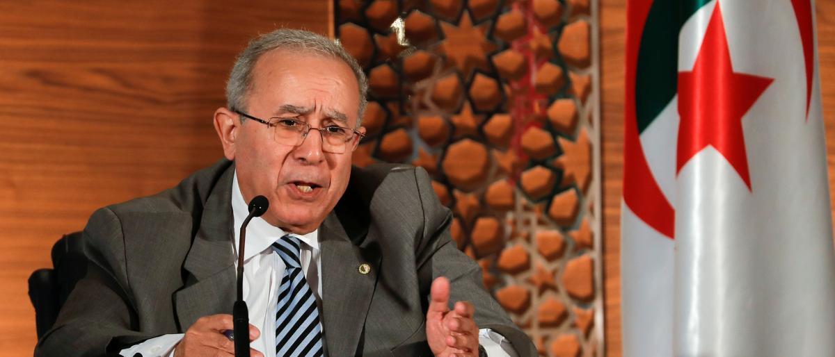 وزير خارجية الجزائر: بوتفليقة سيسلم السلطة