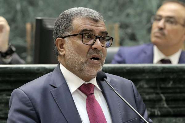 العساف يتبنى مذكرة تطالب ببث خطبة