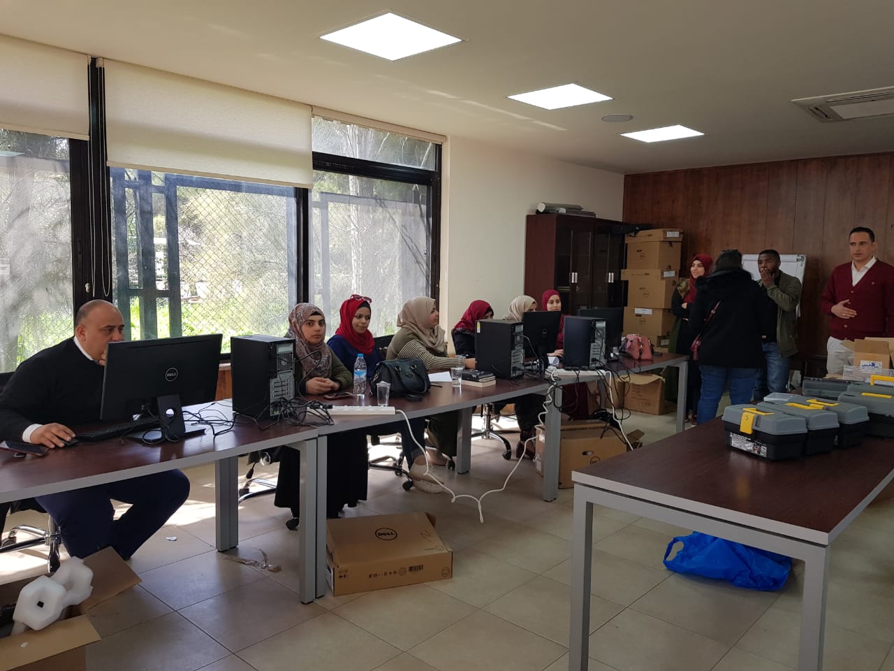 بيت «شباب عمان» يختتم دورتين تدريبيتين