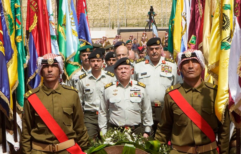 الملك يرافقه ولي العهد يرعى احتفال