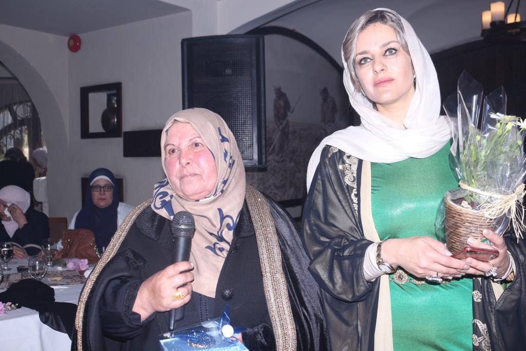 حفل تكريمي للمرأة يتزين بوالدة الشهيد