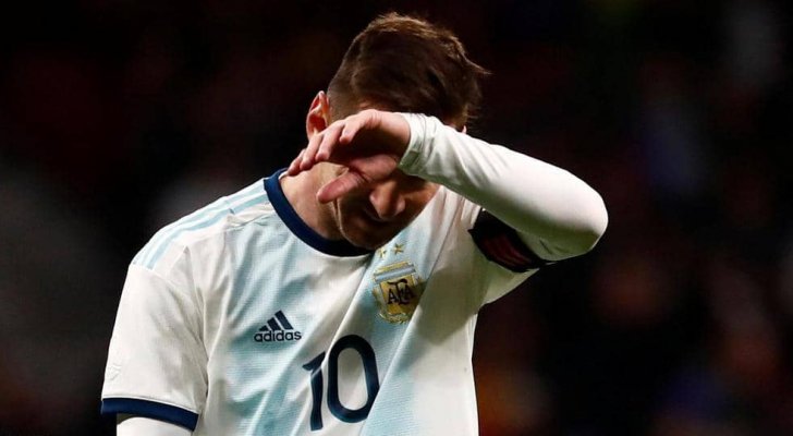 ميسي يغادر المنتخب مصابا.. وأنصار برشلونة