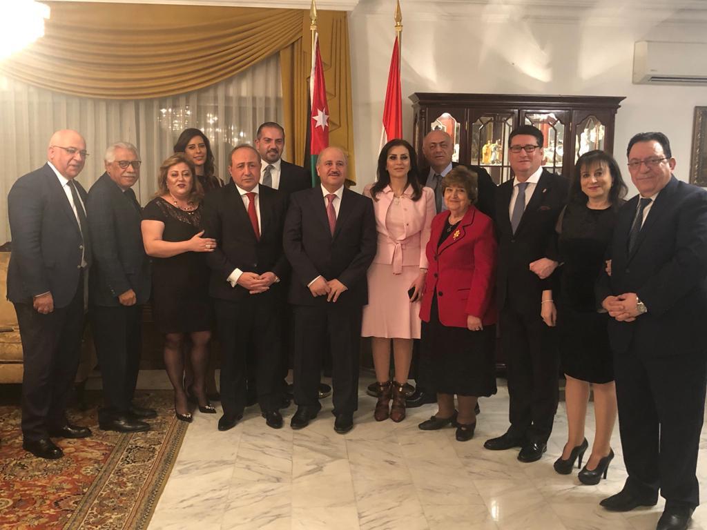 الرئيس الهنغاري يمنح حازم الناصر وساما