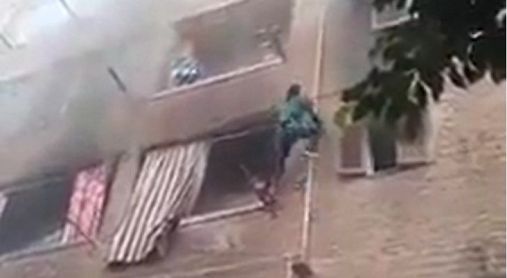 شجاعة شاب مصري تنقذ 3 أطفال