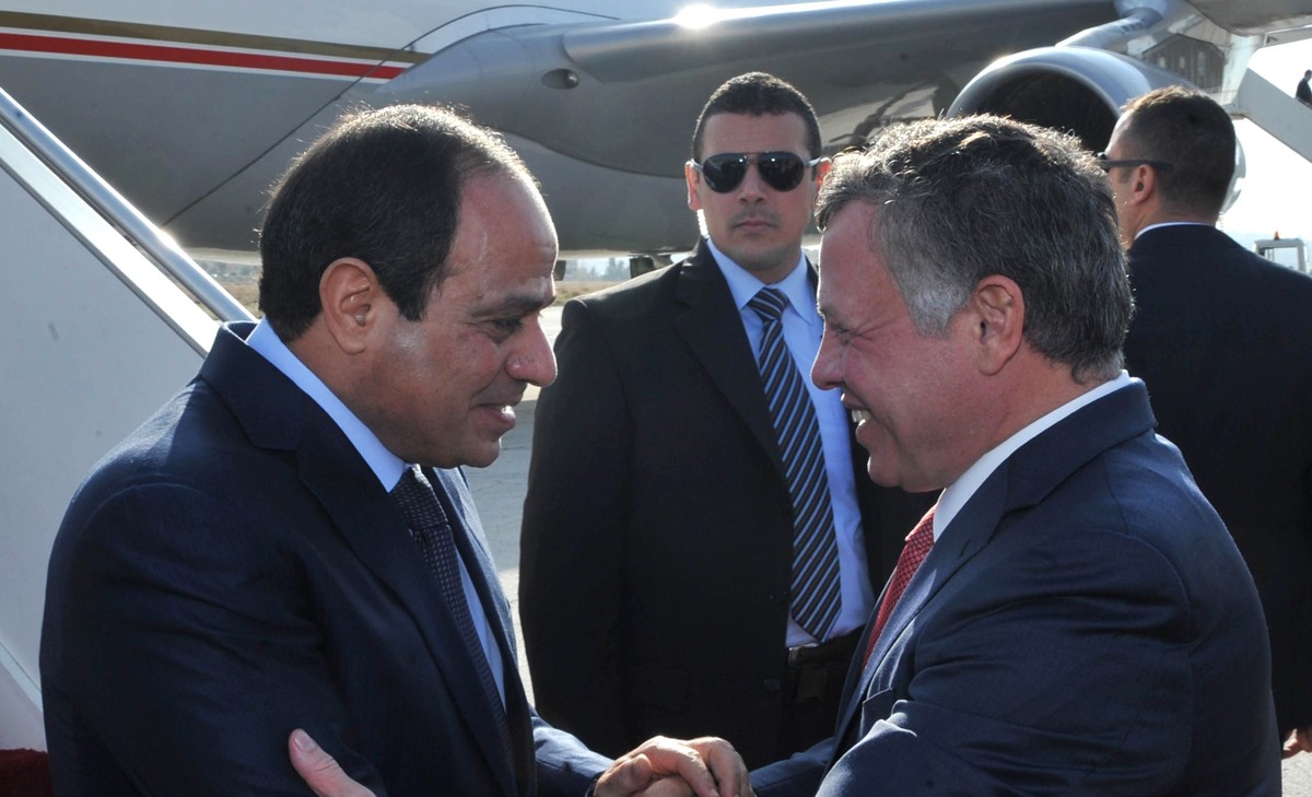 السيسي يستقبل الملك في القاهرة