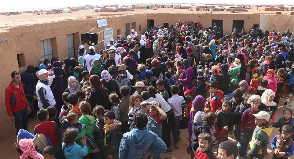 أكثر من 360 لاجئا يغادرون مخيم