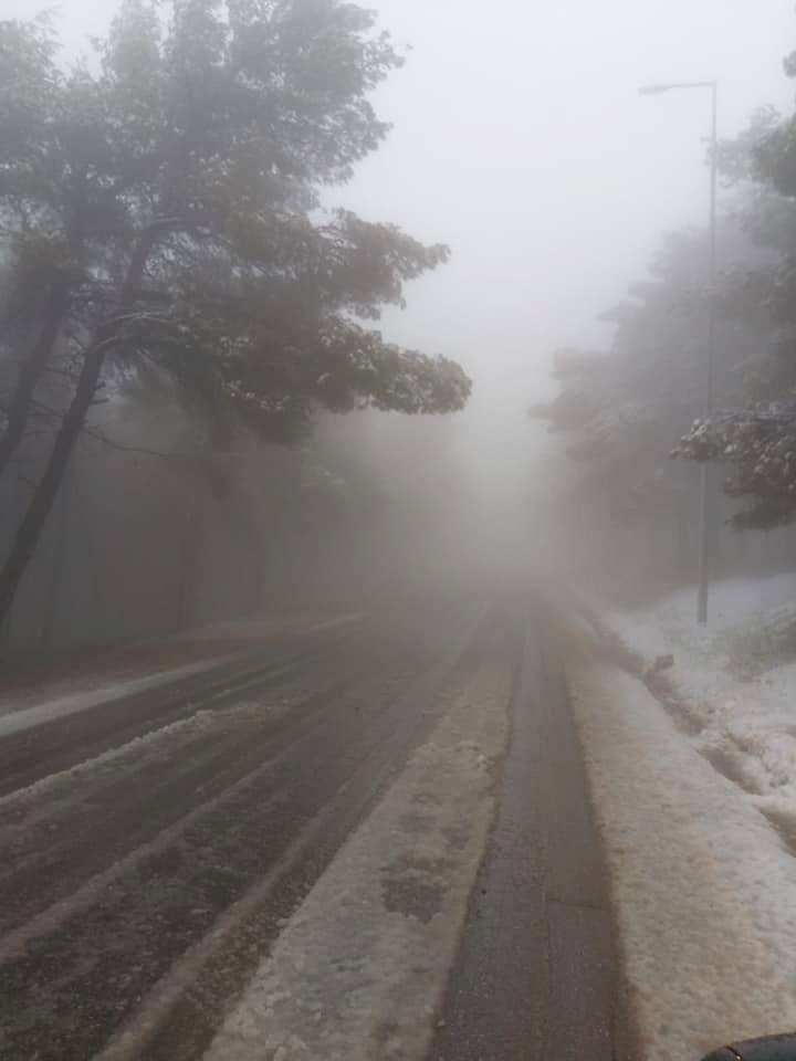 تراكم الثلوج على مرتفعات جنوب المملكة