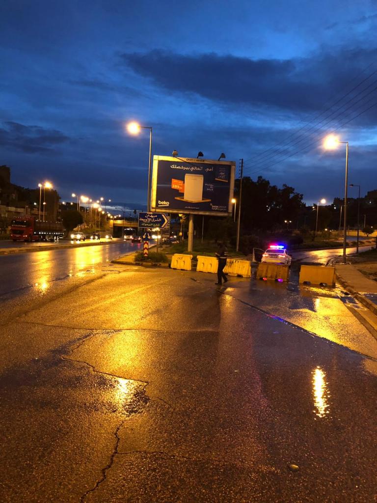 انهيار شارع في منطقة جسر النشا